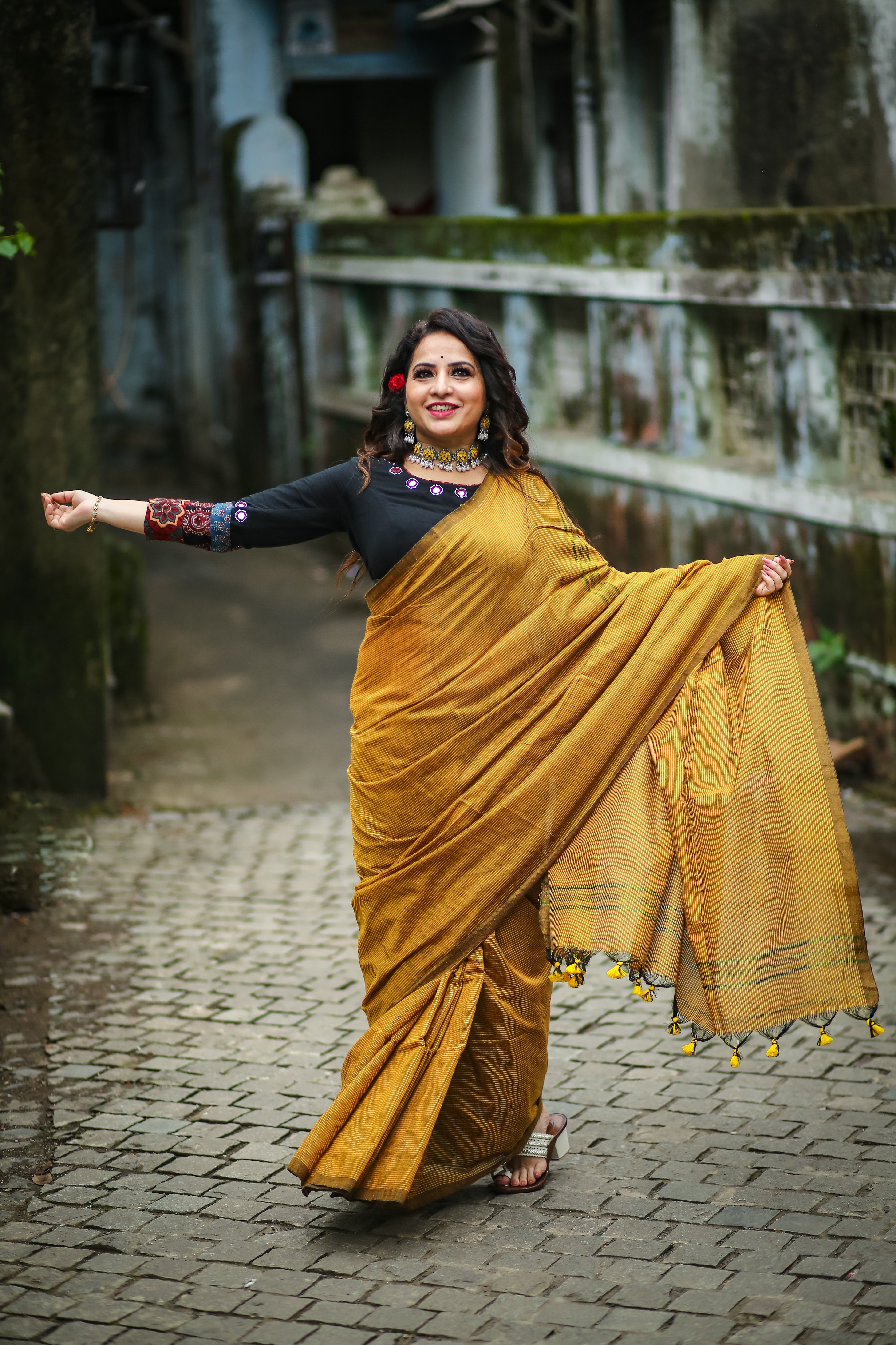 Rangdhaaga Mustard Yellow Zari lining saree